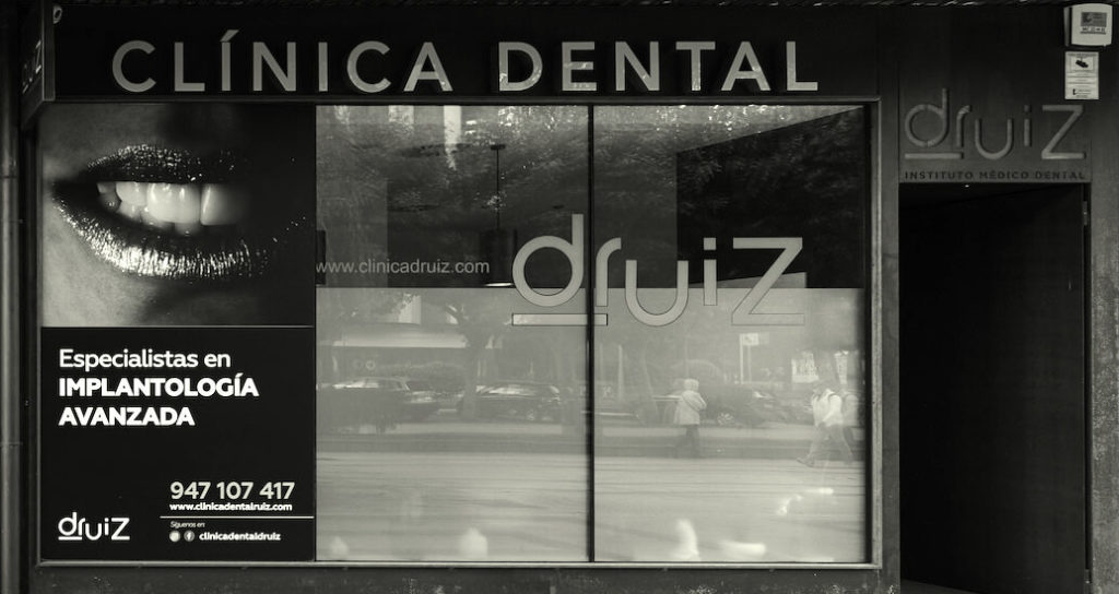 fachada-clinica-dental-druiz-burgos-dia-bnw